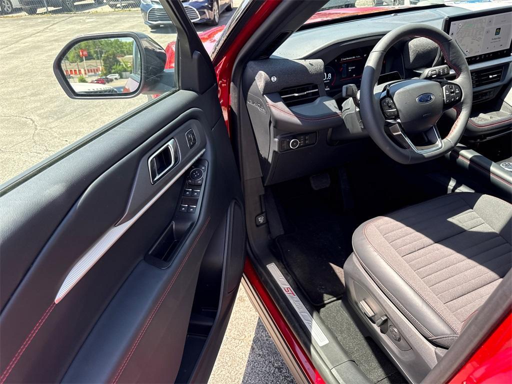 new 2025 Ford Explorer car, priced at $48,085