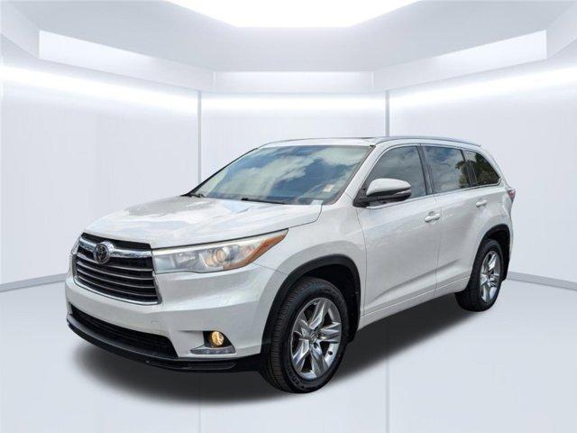 used 2015 Toyota Highlander car, priced at $23,990