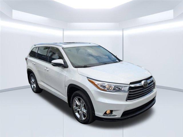 used 2015 Toyota Highlander car, priced at $23,990