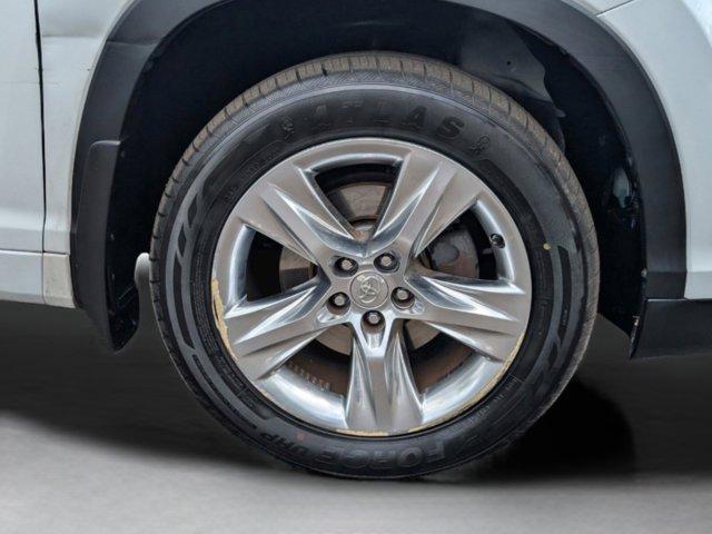 used 2015 Toyota Highlander car, priced at $23,990