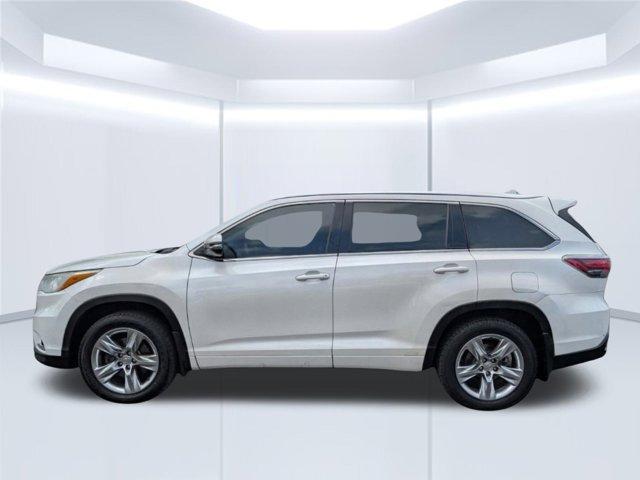 used 2015 Toyota Highlander car, priced at $23,990