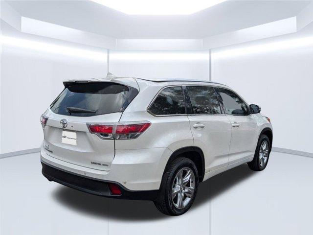 used 2015 Toyota Highlander car, priced at $23,990