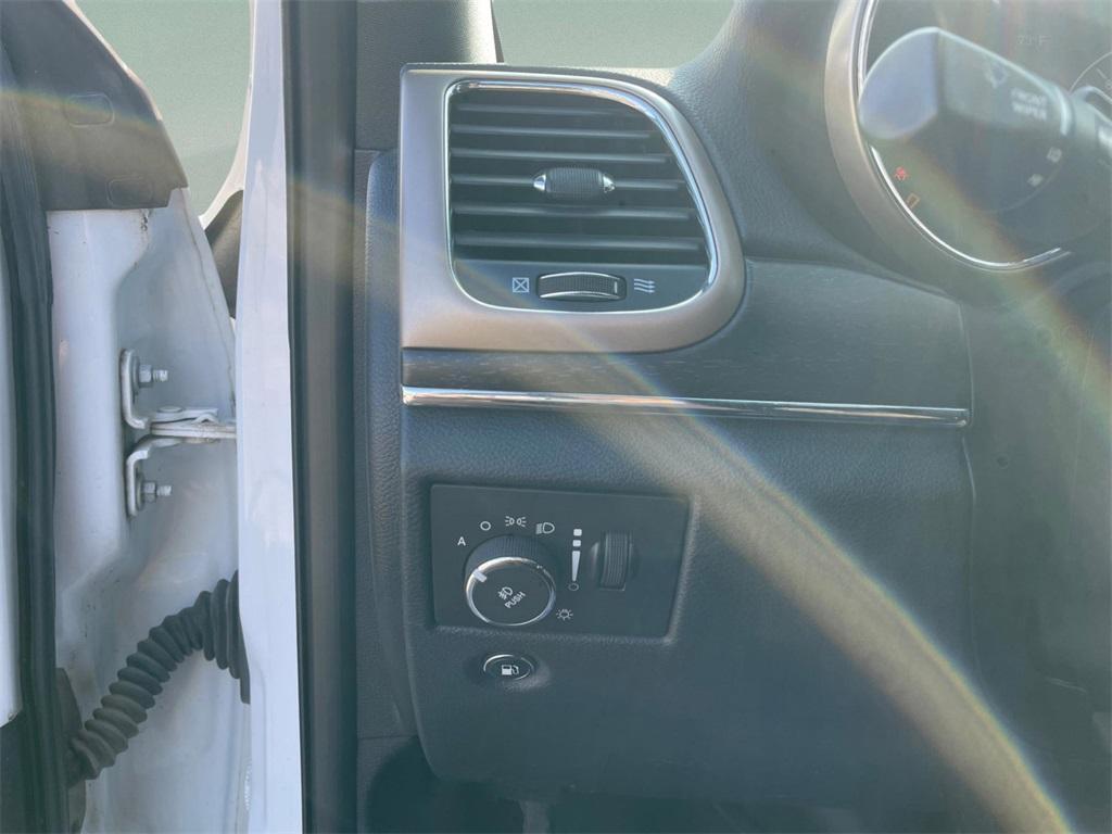 used 2015 Jeep Grand Cherokee car, priced at $9,990