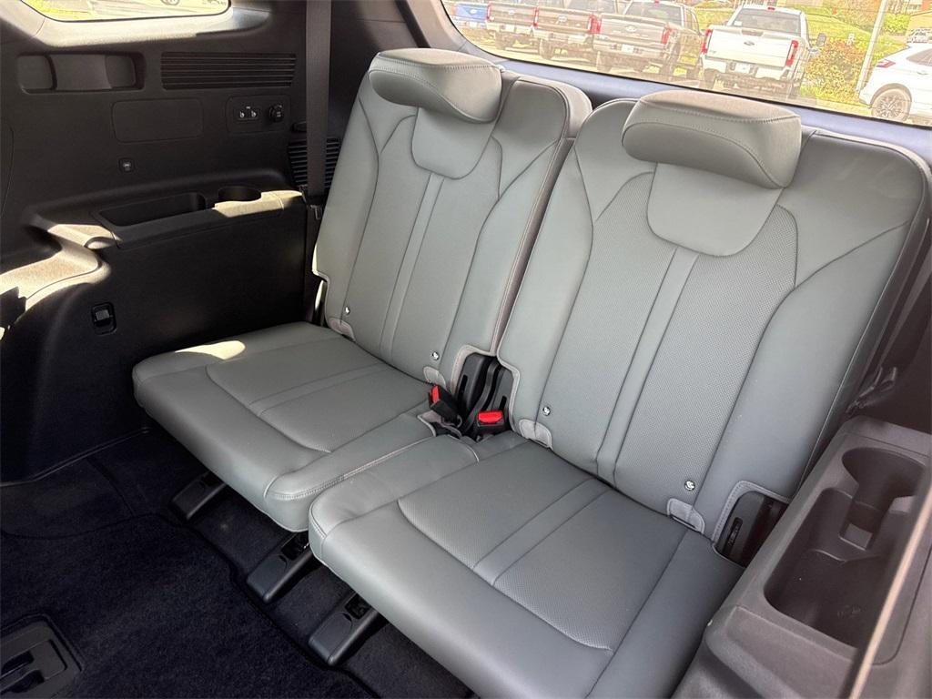 used 2025 Kia Sorento car, priced at $43,900