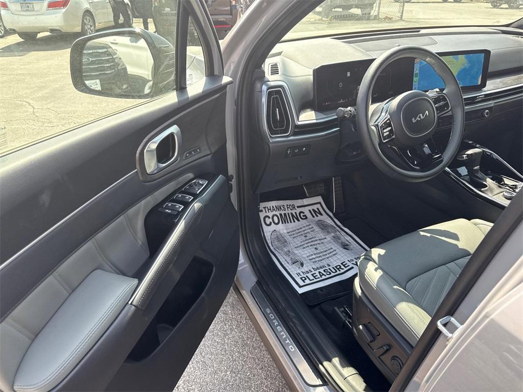 used 2025 Kia Sorento car, priced at $43,900