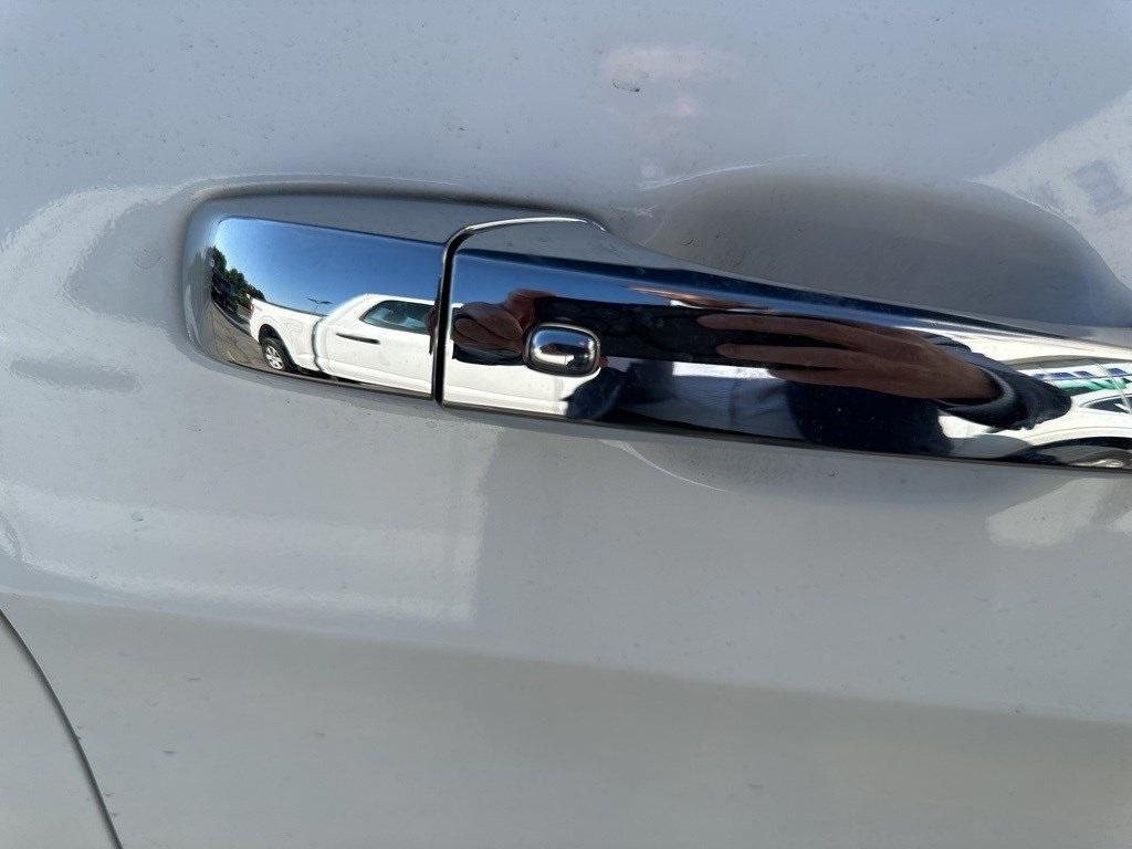 used 2018 Jeep Grand Cherokee car, priced at $17,990