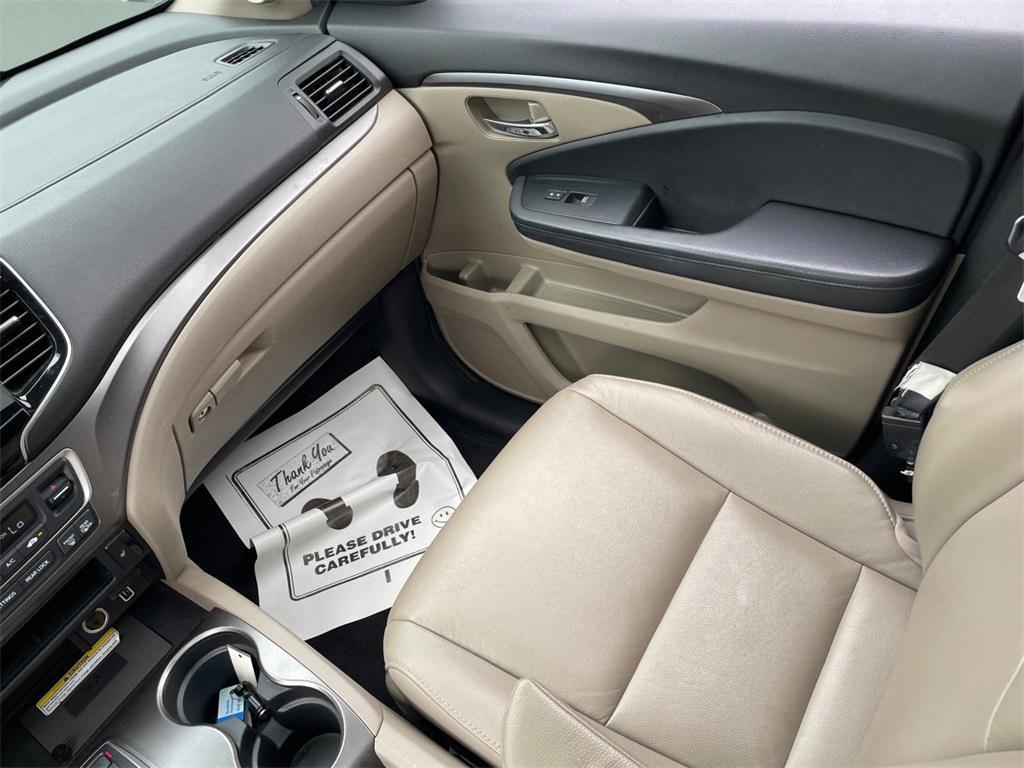 used 2022 Honda Pilot car, priced at $25,490