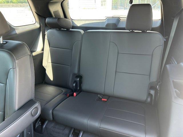 used 2023 Chevrolet Traverse car, priced at $32,990