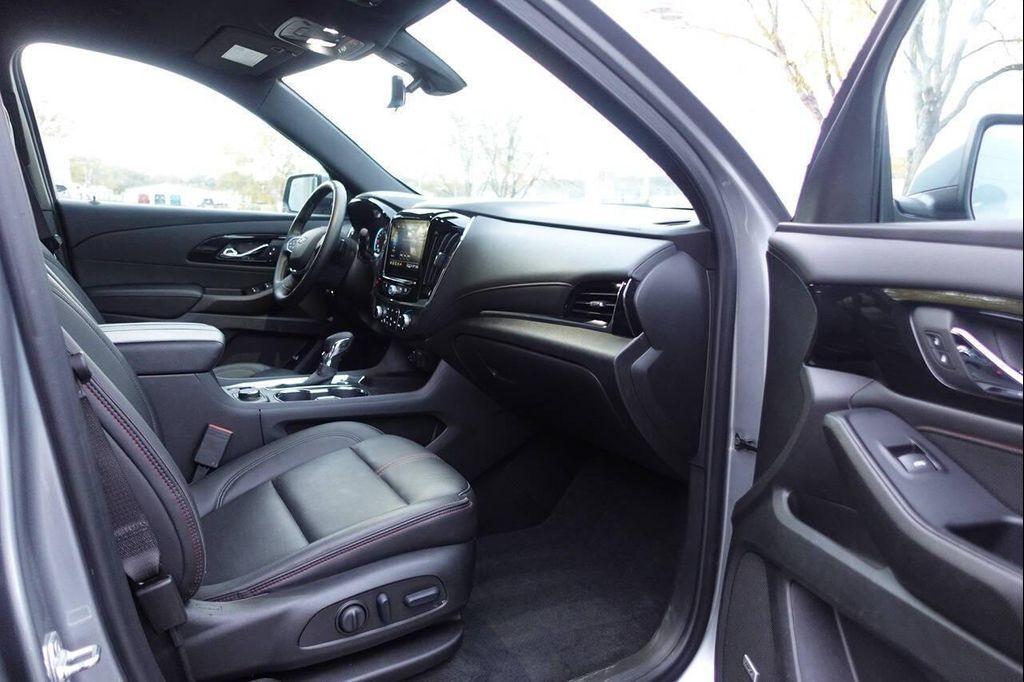 used 2023 Chevrolet Traverse car, priced at $26,995