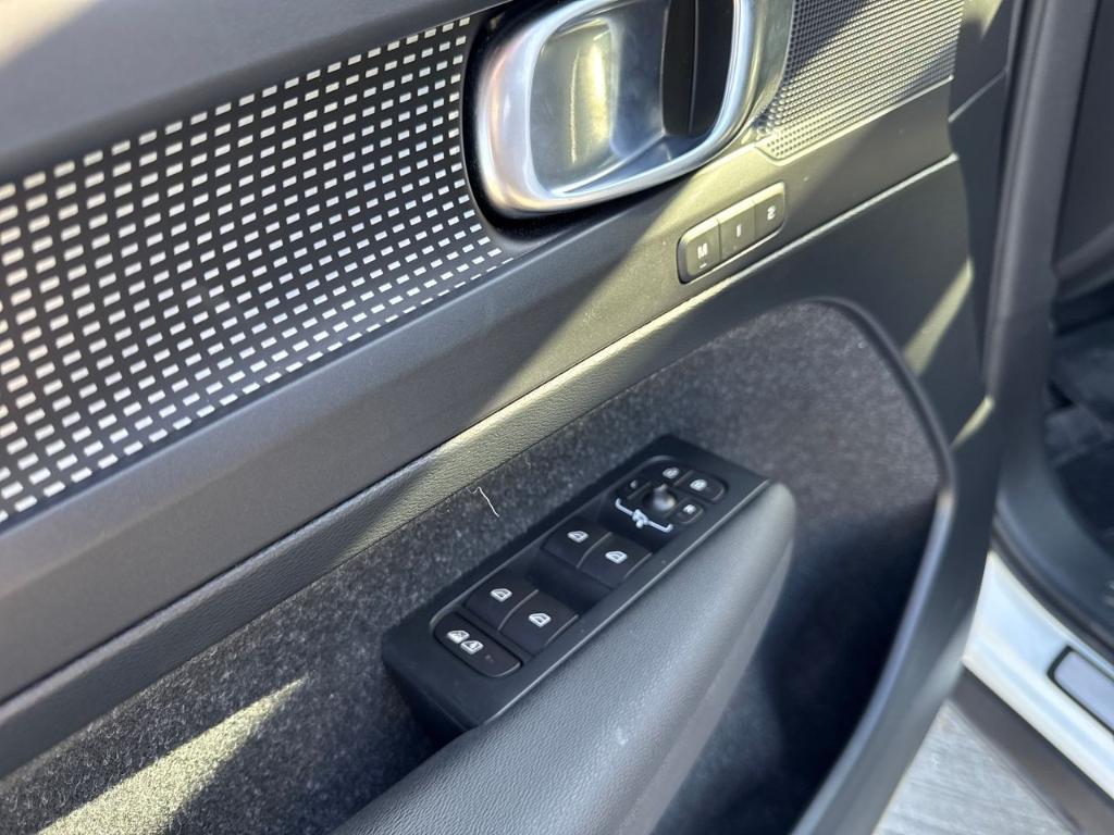 used 2019 Volvo XC40 car, priced at $24,985