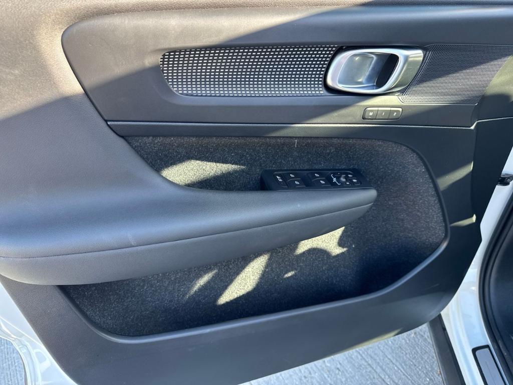 used 2019 Volvo XC40 car, priced at $24,985