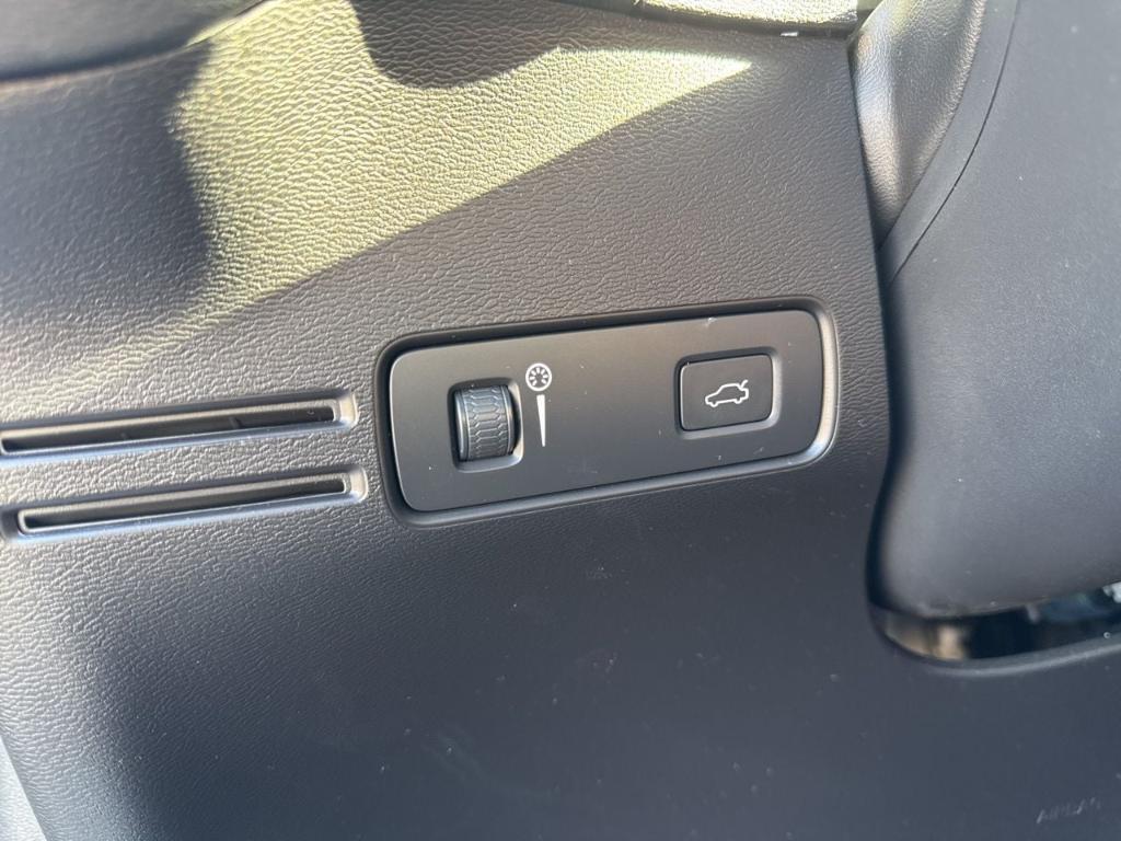 used 2019 Volvo XC40 car, priced at $24,985