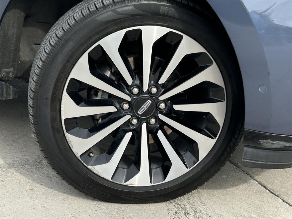 used 2022 Lincoln Navigator car, priced at $55,988