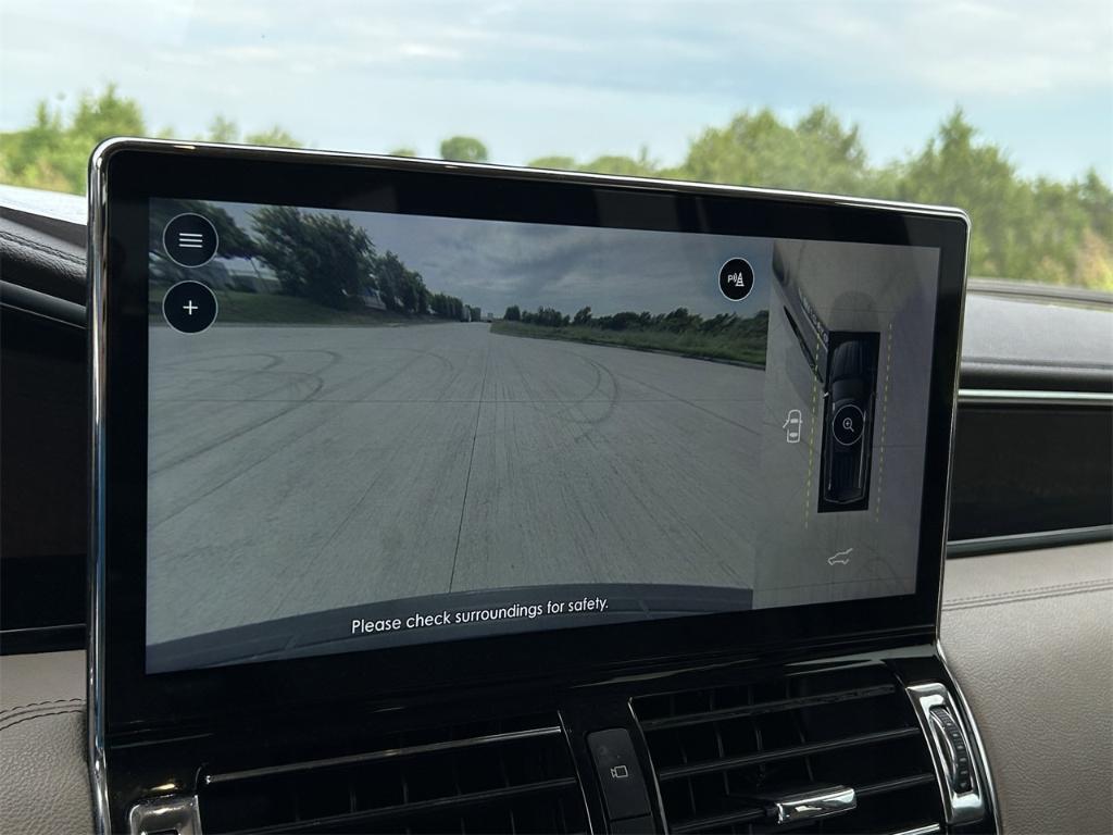 used 2022 Lincoln Navigator car, priced at $55,988