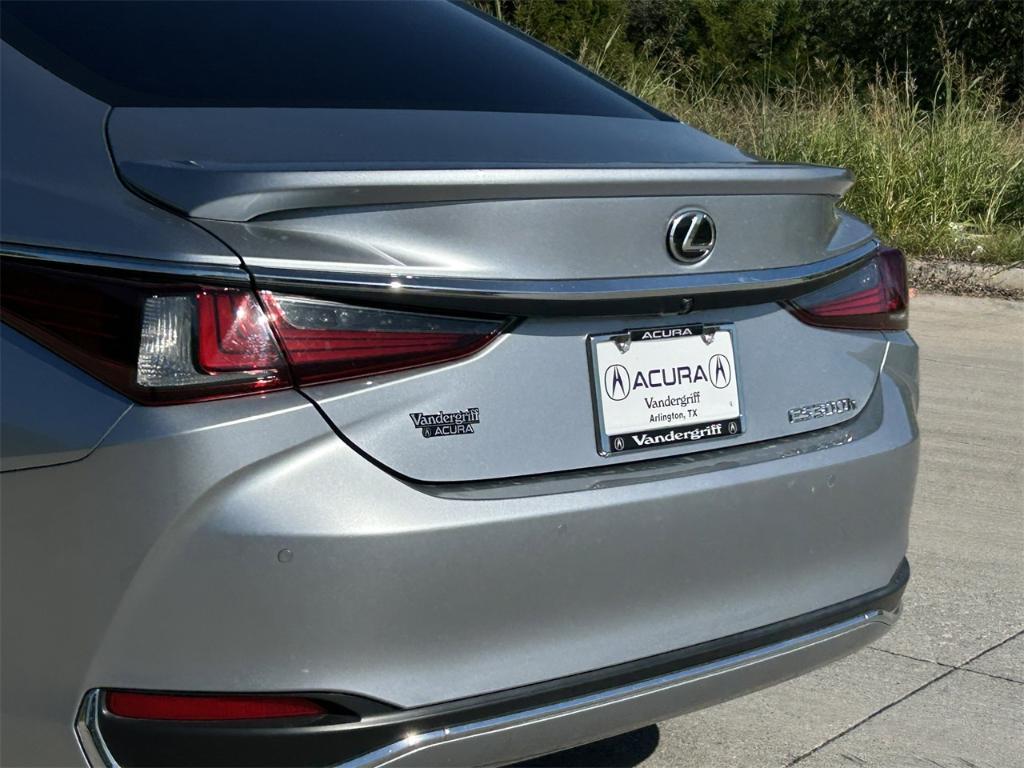 used 2023 Lexus ES 300h car, priced at $39,985