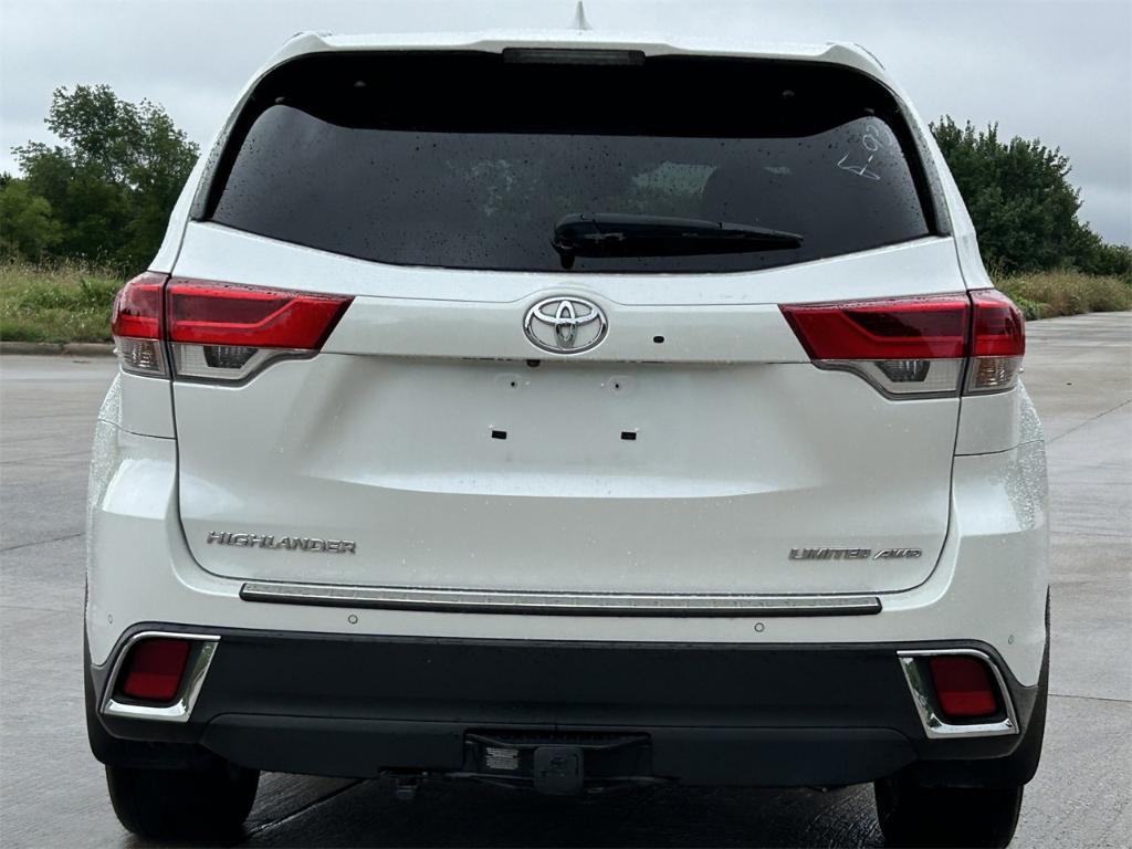 used 2019 Toyota Highlander car, priced at $32,988