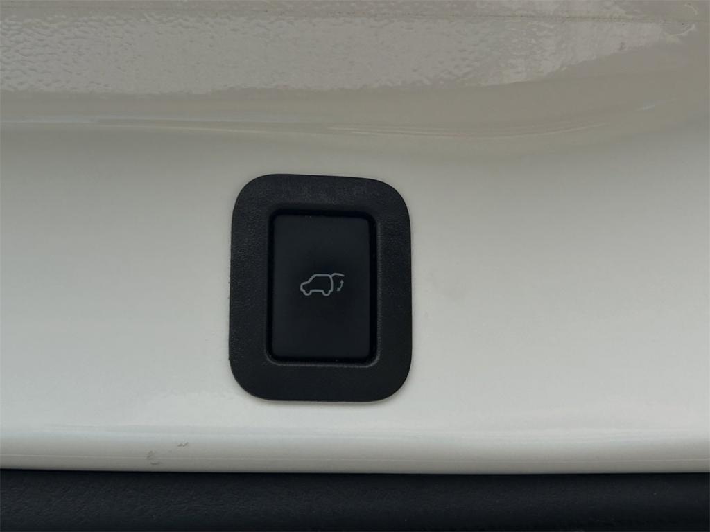 used 2019 Toyota Highlander car, priced at $32,988