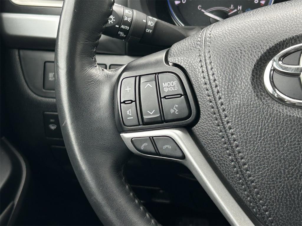 used 2019 Toyota Highlander car, priced at $32,988
