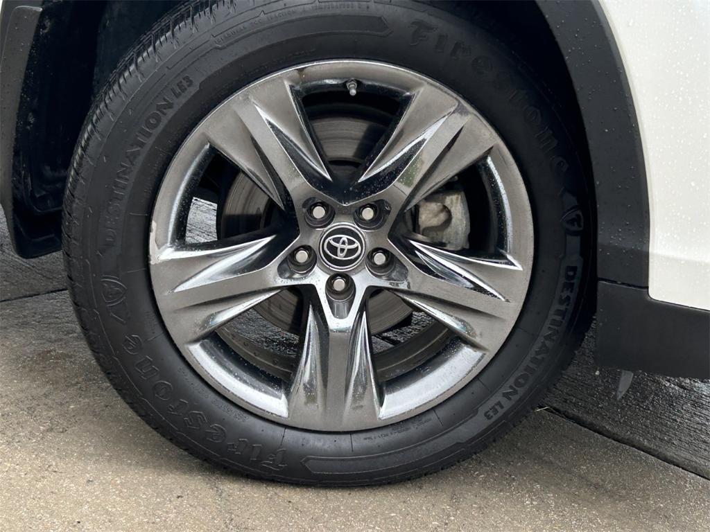 used 2019 Toyota Highlander car, priced at $32,988