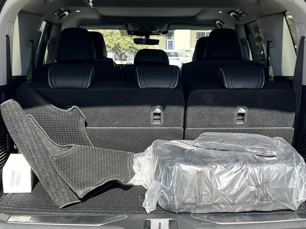 new 2025 INFINITI QX80 car, priced at $91,912