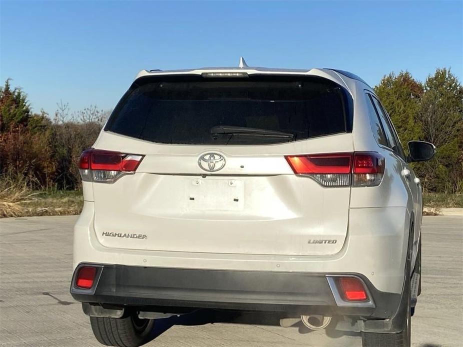 used 2019 Toyota Highlander car, priced at $27,820