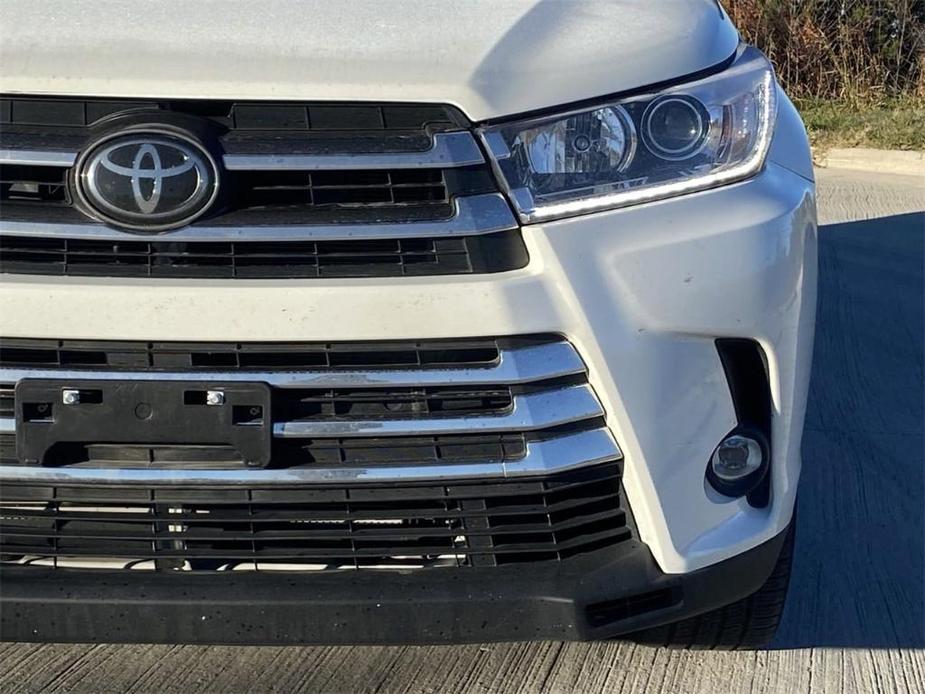 used 2019 Toyota Highlander car, priced at $27,820