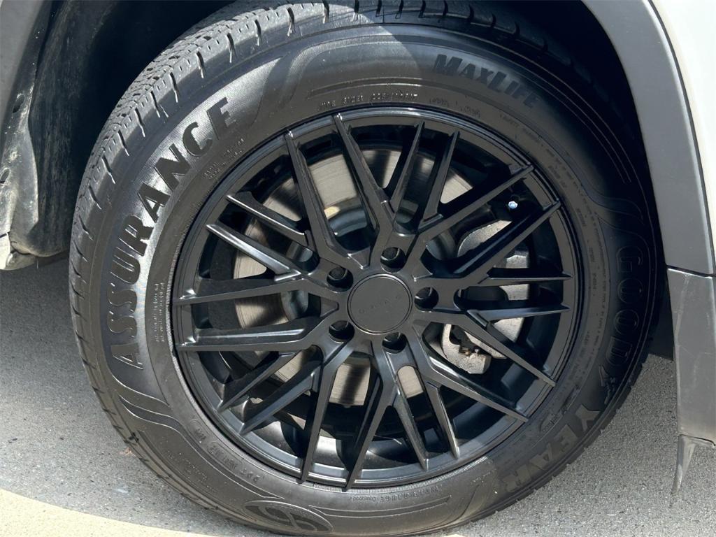used 2019 Jeep Cherokee car, priced at $17,485