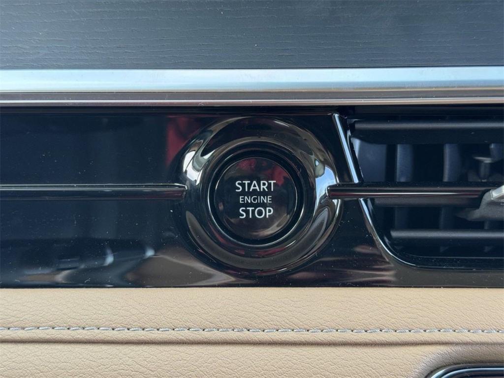 new 2025 INFINITI QX80 car