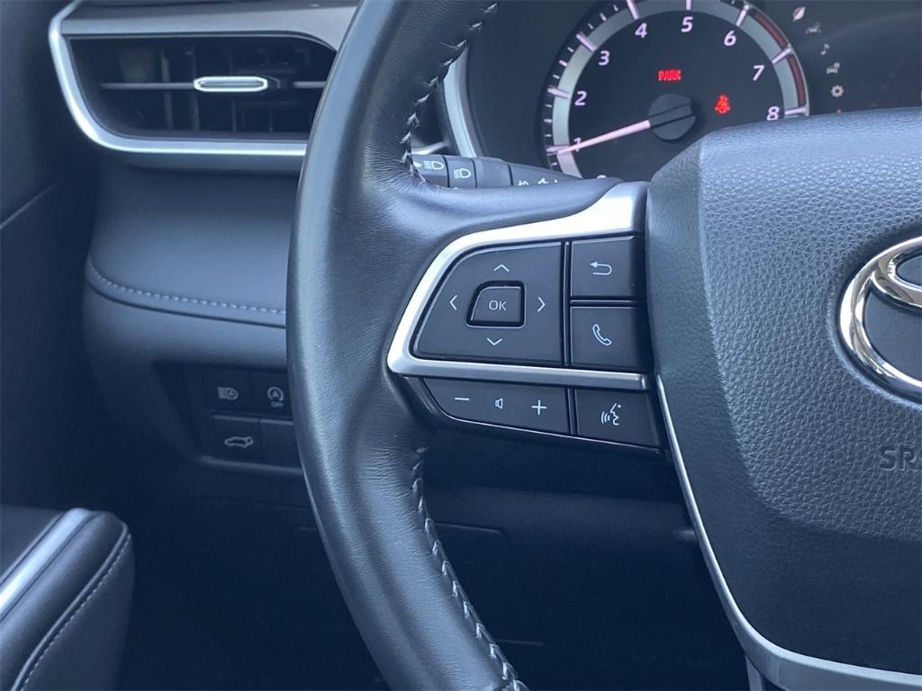 used 2023 Toyota Highlander car, priced at $35,985