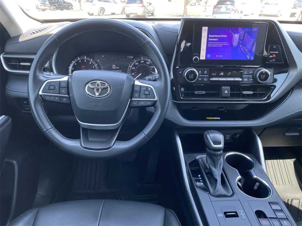 used 2023 Toyota Highlander car, priced at $35,985