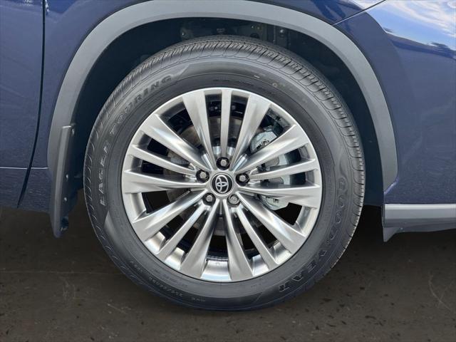 new 2025 Toyota Highlander car, priced at $51,193