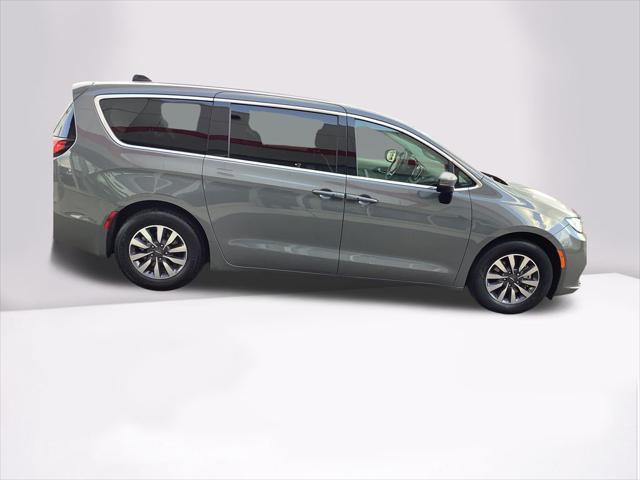 used 2023 Chrysler Pacifica Hybrid car, priced at $22,400