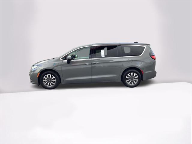 used 2023 Chrysler Pacifica Hybrid car, priced at $22,400