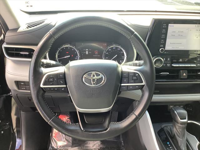 used 2022 Toyota Highlander car, priced at $32,236