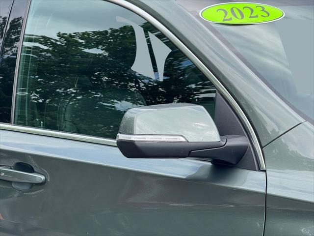 used 2023 Chevrolet Traverse car, priced at $30,490
