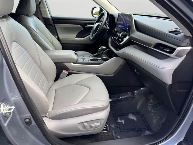used 2023 Toyota Highlander car, priced at $30,928