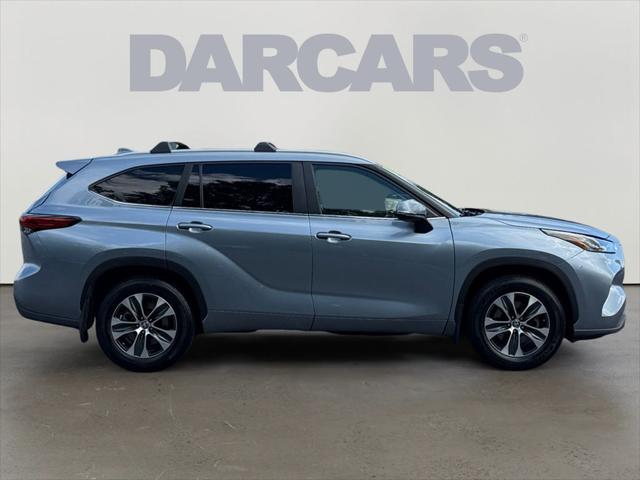 used 2023 Toyota Highlander car, priced at $30,928
