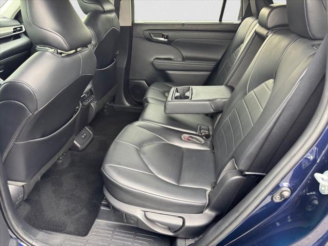used 2021 Toyota Highlander car, priced at $30,499