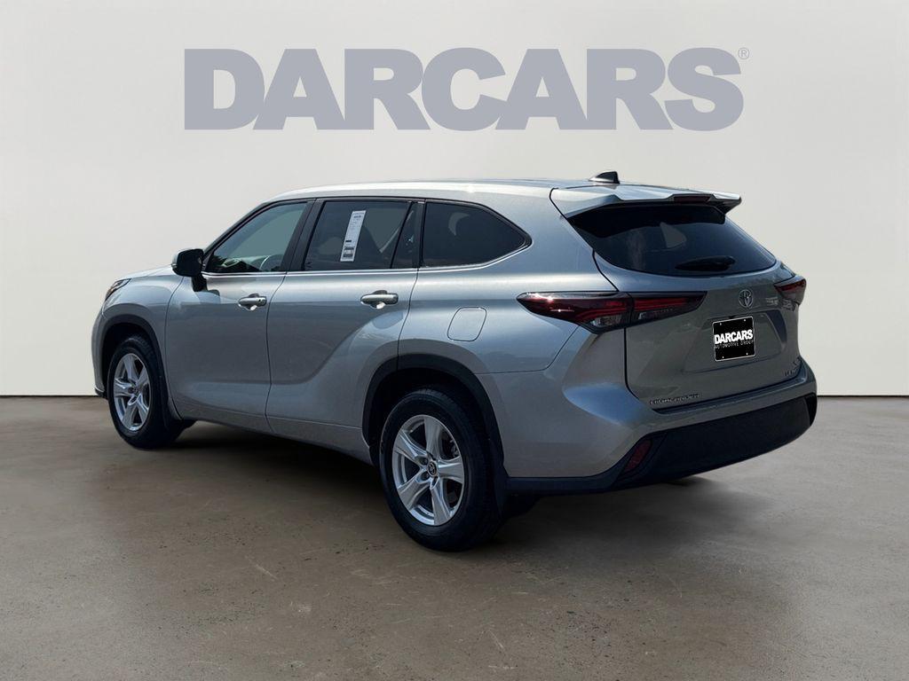 used 2024 Toyota Highlander car, priced at $33,294