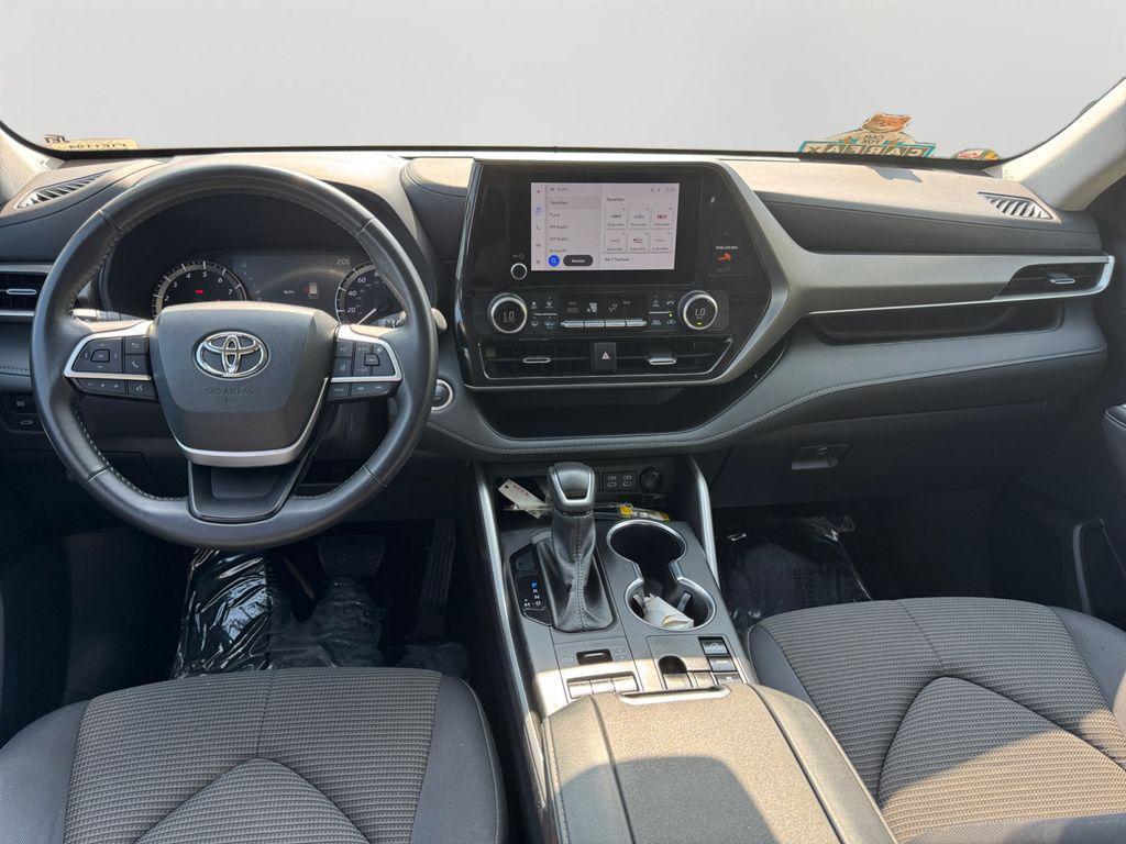 used 2024 Toyota Highlander car, priced at $33,294