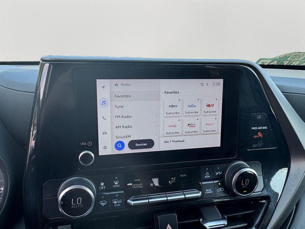 used 2024 Toyota Highlander car, priced at $33,294