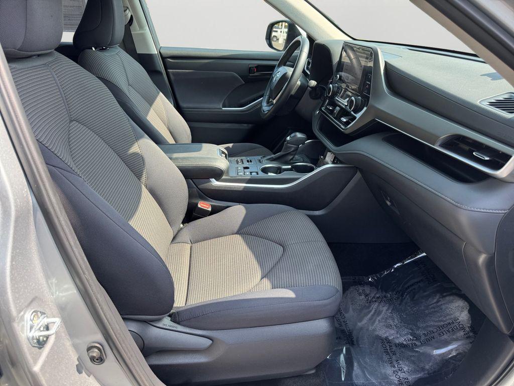 used 2024 Toyota Highlander car, priced at $33,294