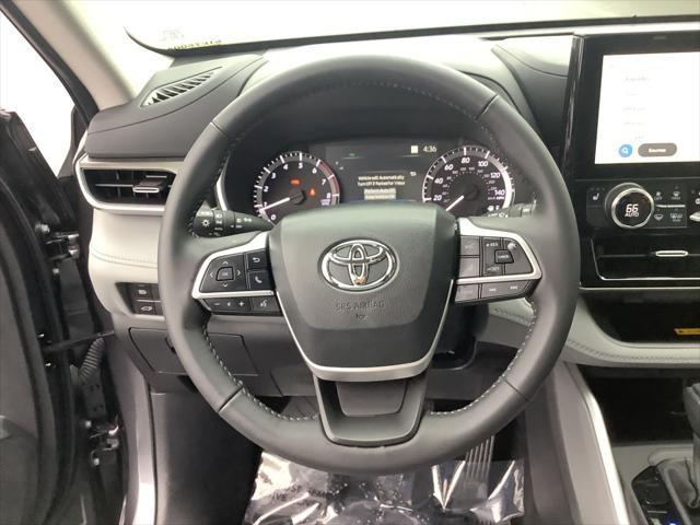 used 2024 Toyota Highlander car, priced at $43,899