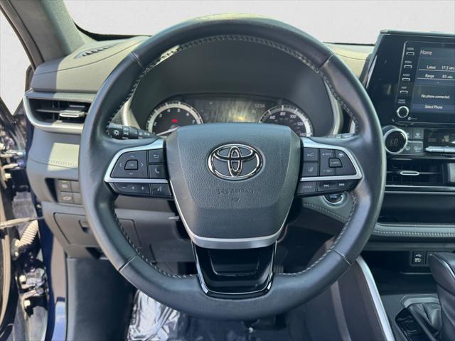 used 2022 Toyota Highlander car, priced at $31,468