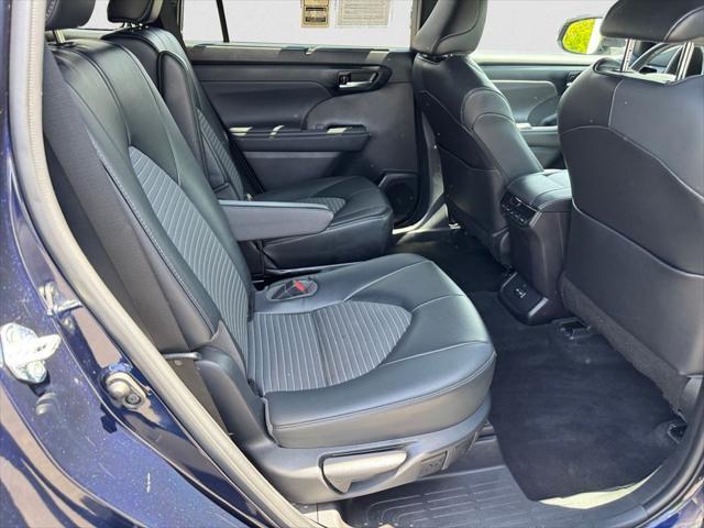 used 2022 Toyota Highlander car, priced at $31,468