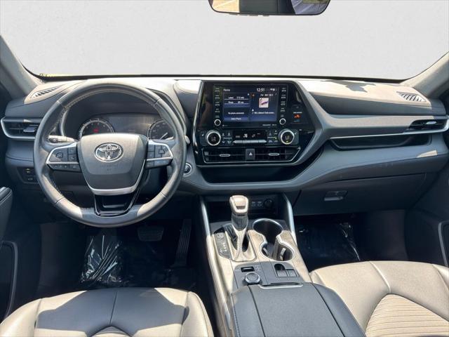used 2022 Toyota Highlander car, priced at $31,468