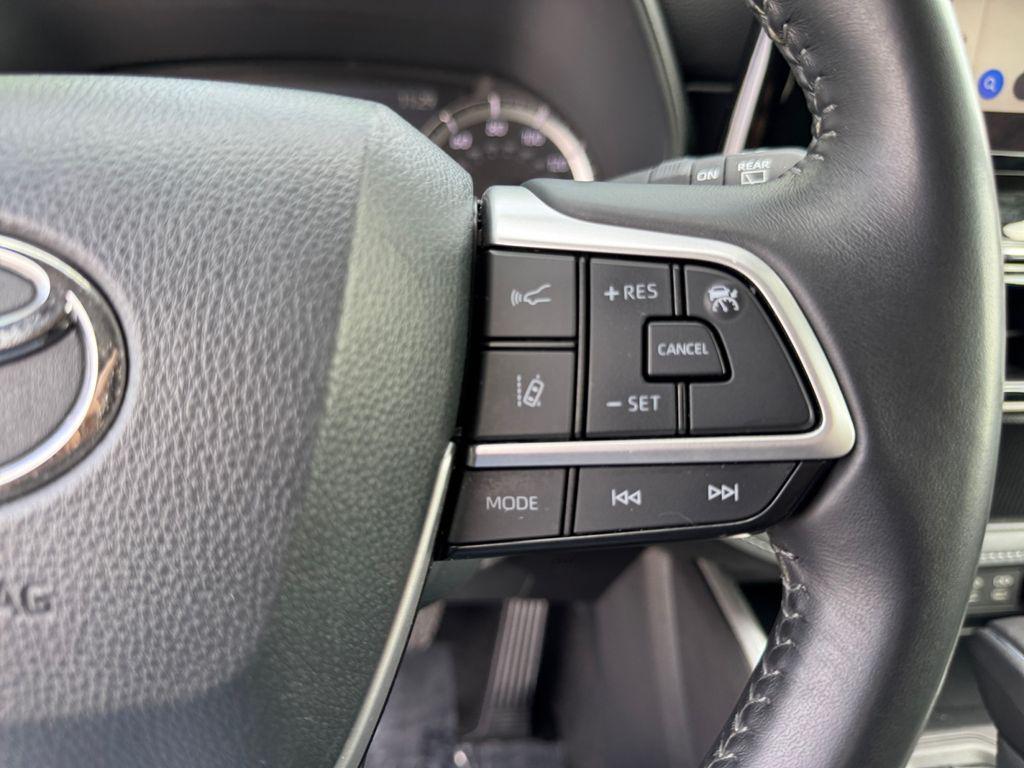 used 2024 Toyota Highlander car, priced at $32,384