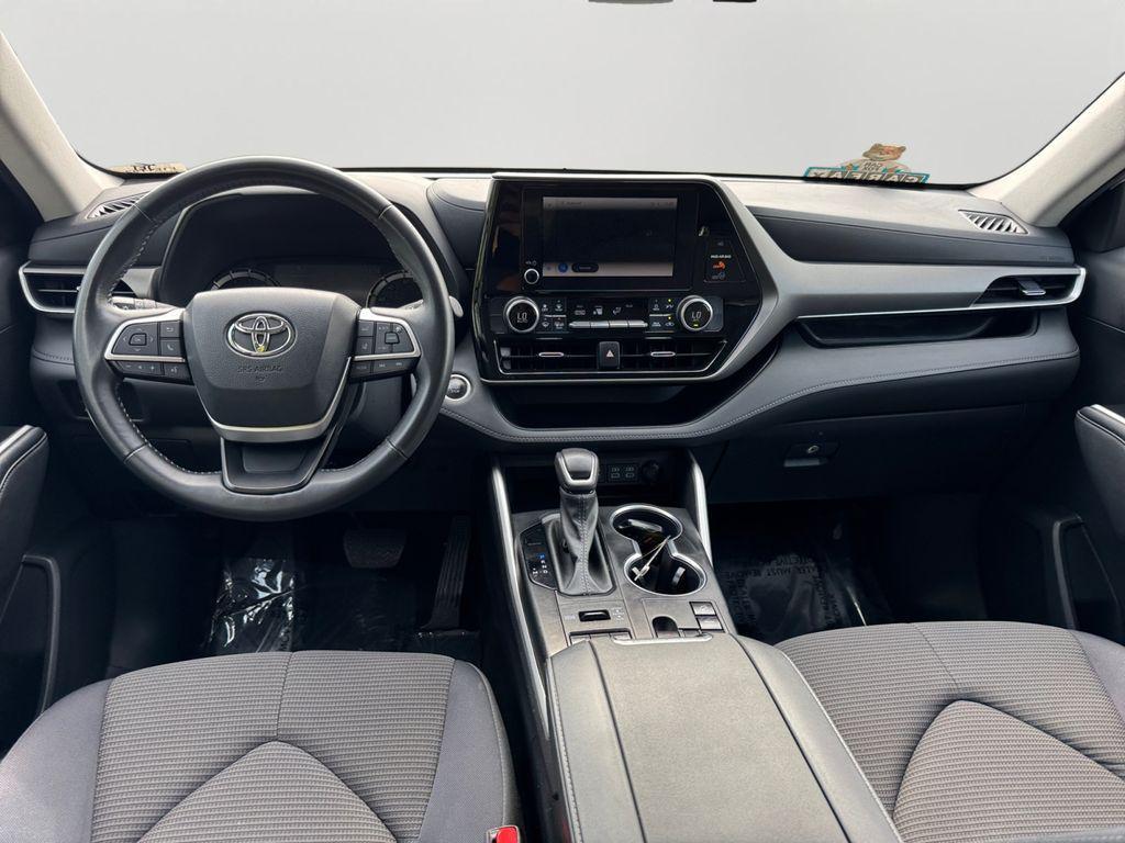 used 2024 Toyota Highlander car, priced at $32,384