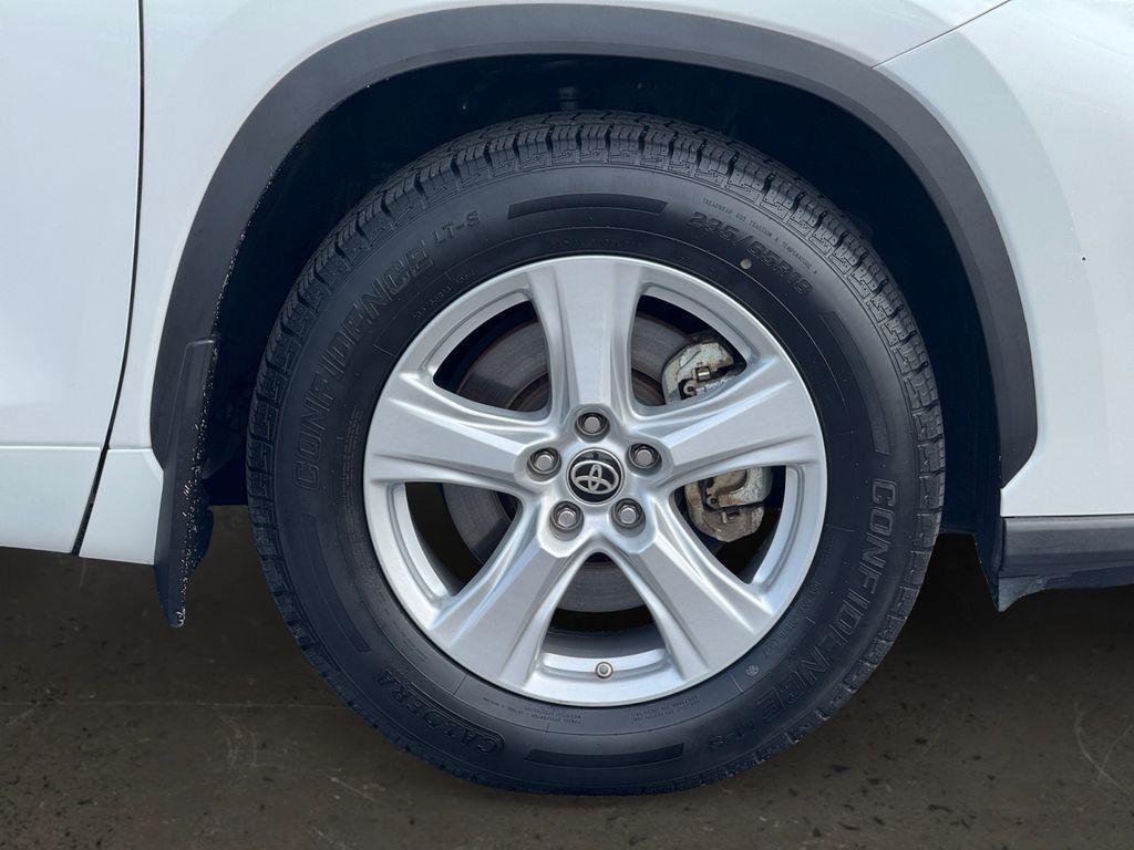 used 2024 Toyota Highlander car, priced at $32,384