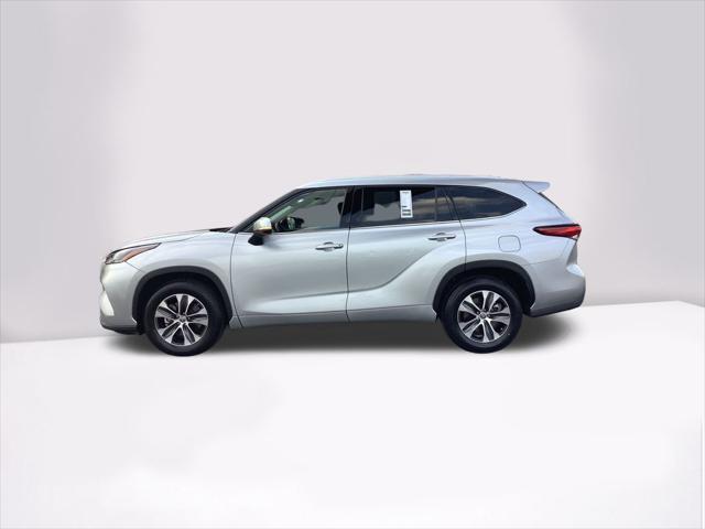 used 2022 Toyota Highlander car, priced at $31,995